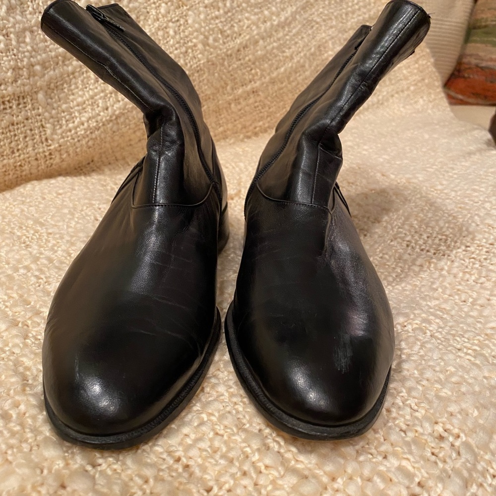 Men’s Bally zip up boots Black leather. Size 8 med width